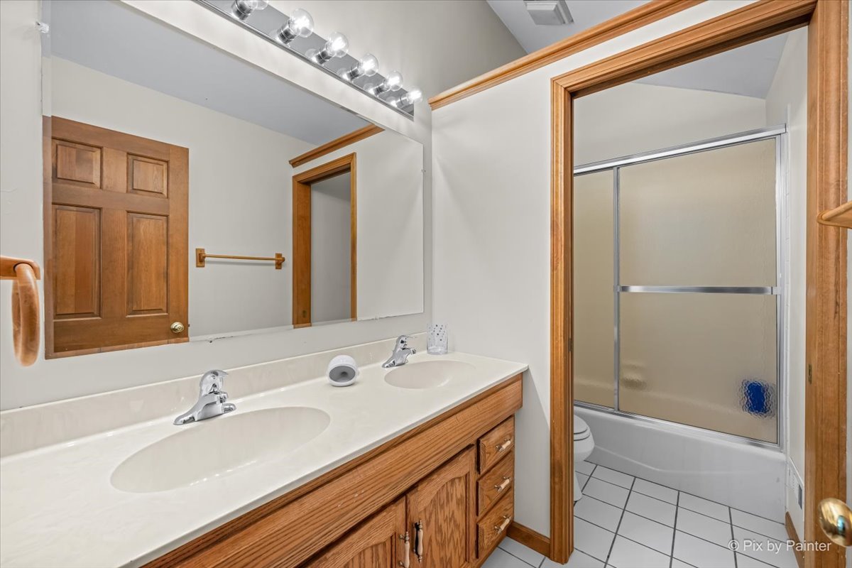 53 Breckenridge Drive, Aurora, IL 60504