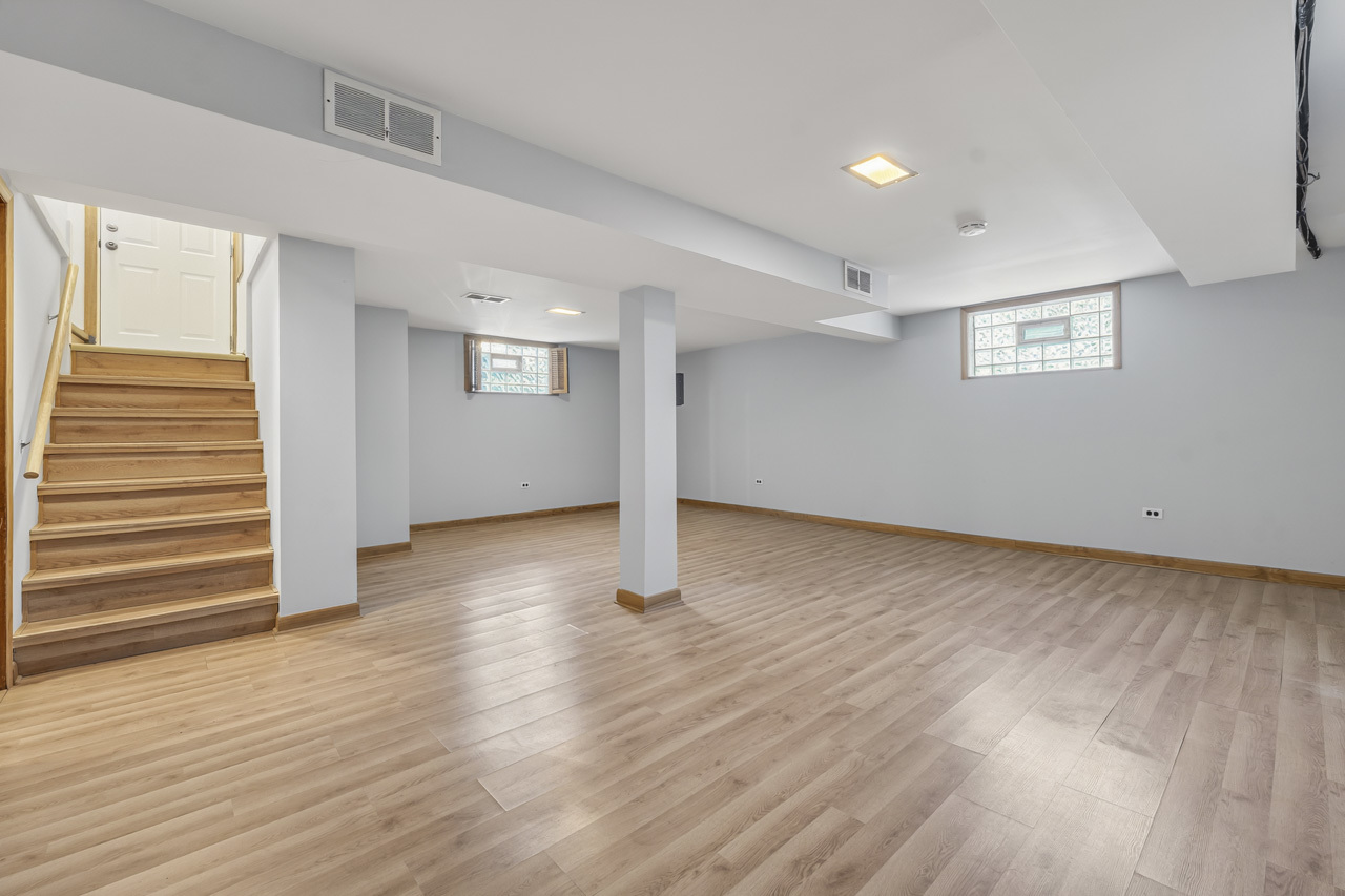 4618 W 87th Street, Chicago, IL 60652
