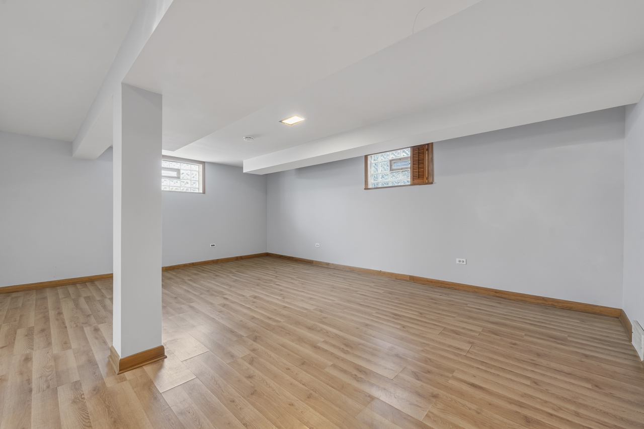 4618 W 87th Street, Chicago, IL 60652