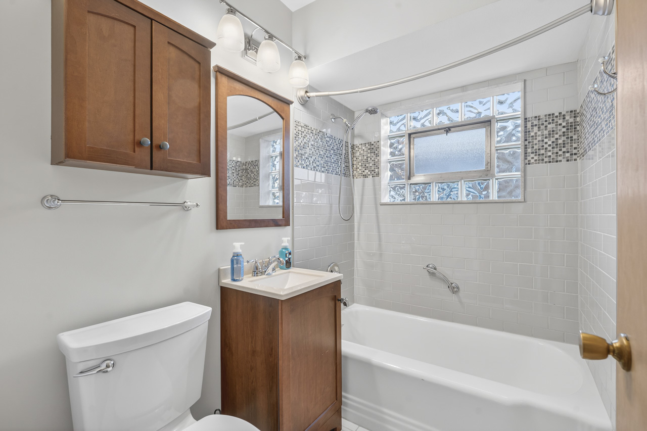 4618 W 87th Street, Chicago, IL 60652