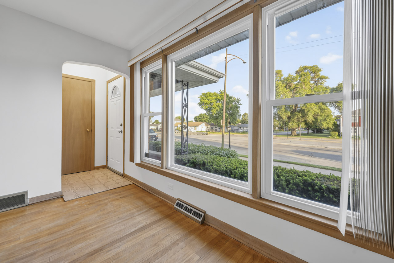 4618 W 87th Street, Chicago, IL 60652