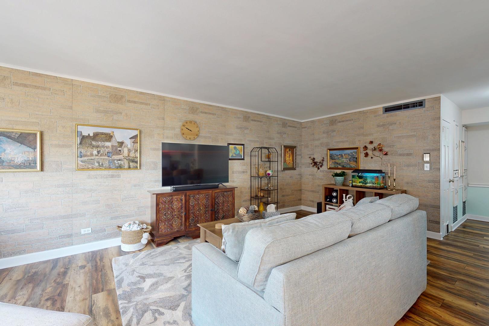 6301 N Sheridan Road #18E, Chicago, IL 60660