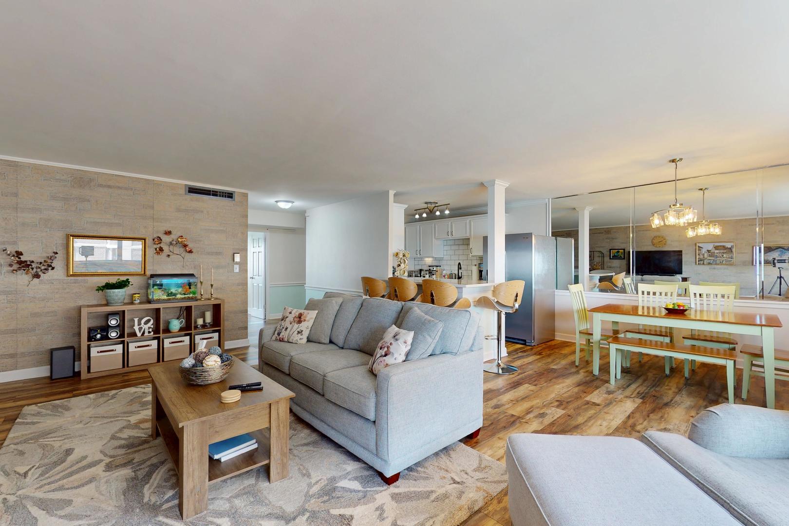 6301 N Sheridan Road #18E, Chicago, IL 60660