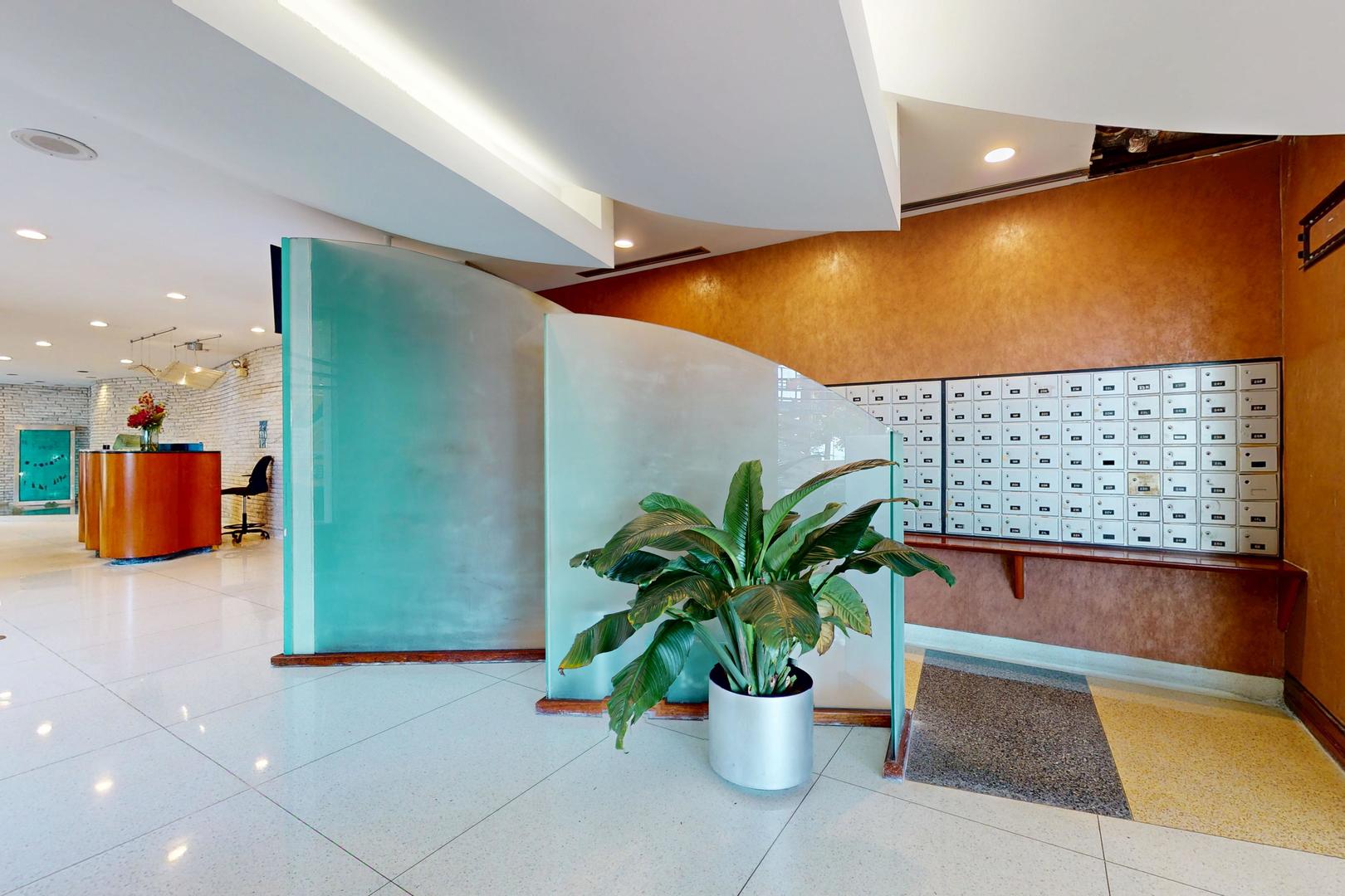 6301 N Sheridan Road #18E, Chicago, IL 60660