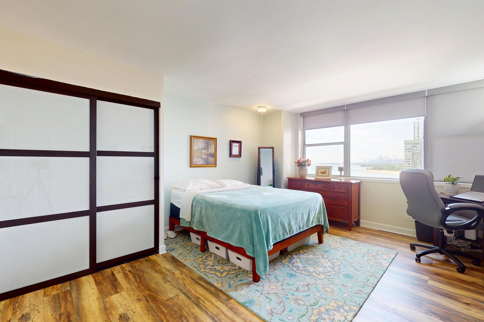 6301 N Sheridan Road #18E, Chicago, IL 60660