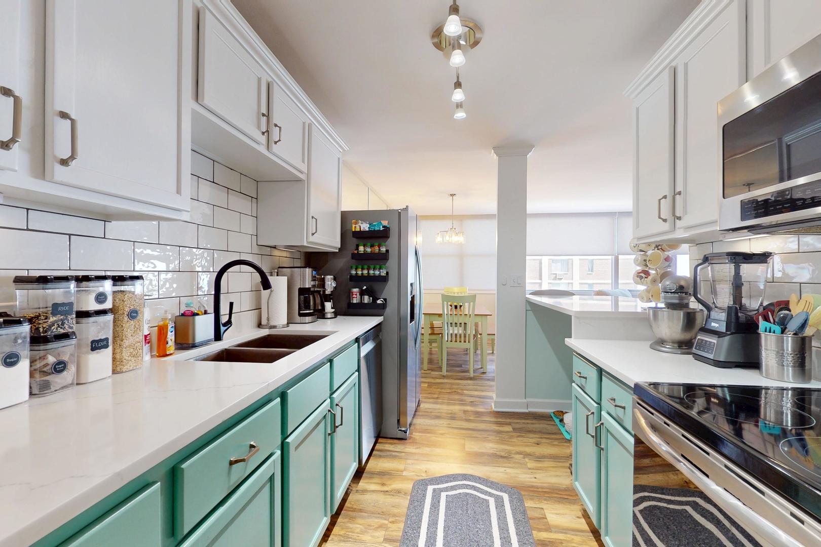 6301 N Sheridan Road #18E, Chicago, IL 60660