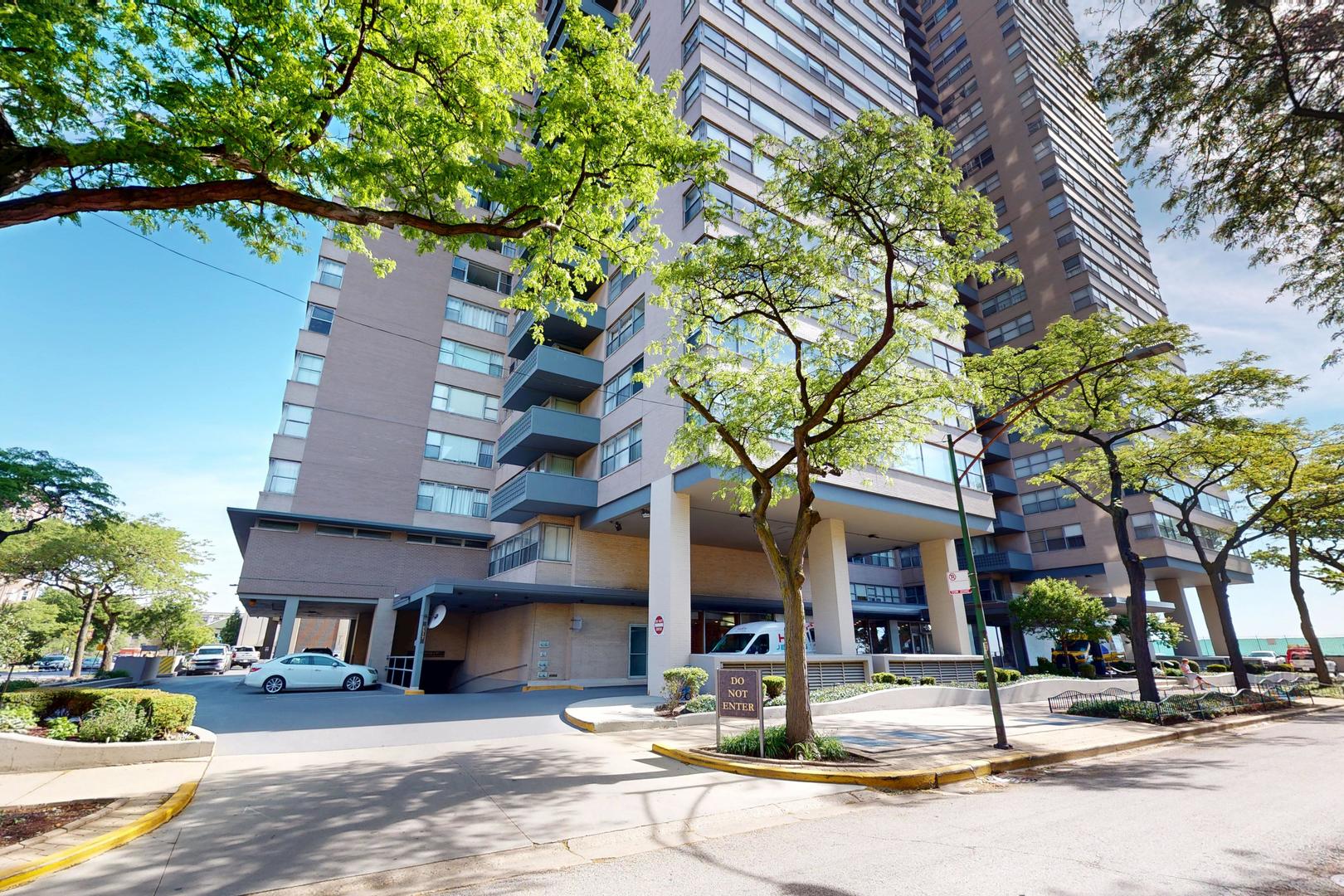 6301 N Sheridan Road #18E, Chicago, IL 60660