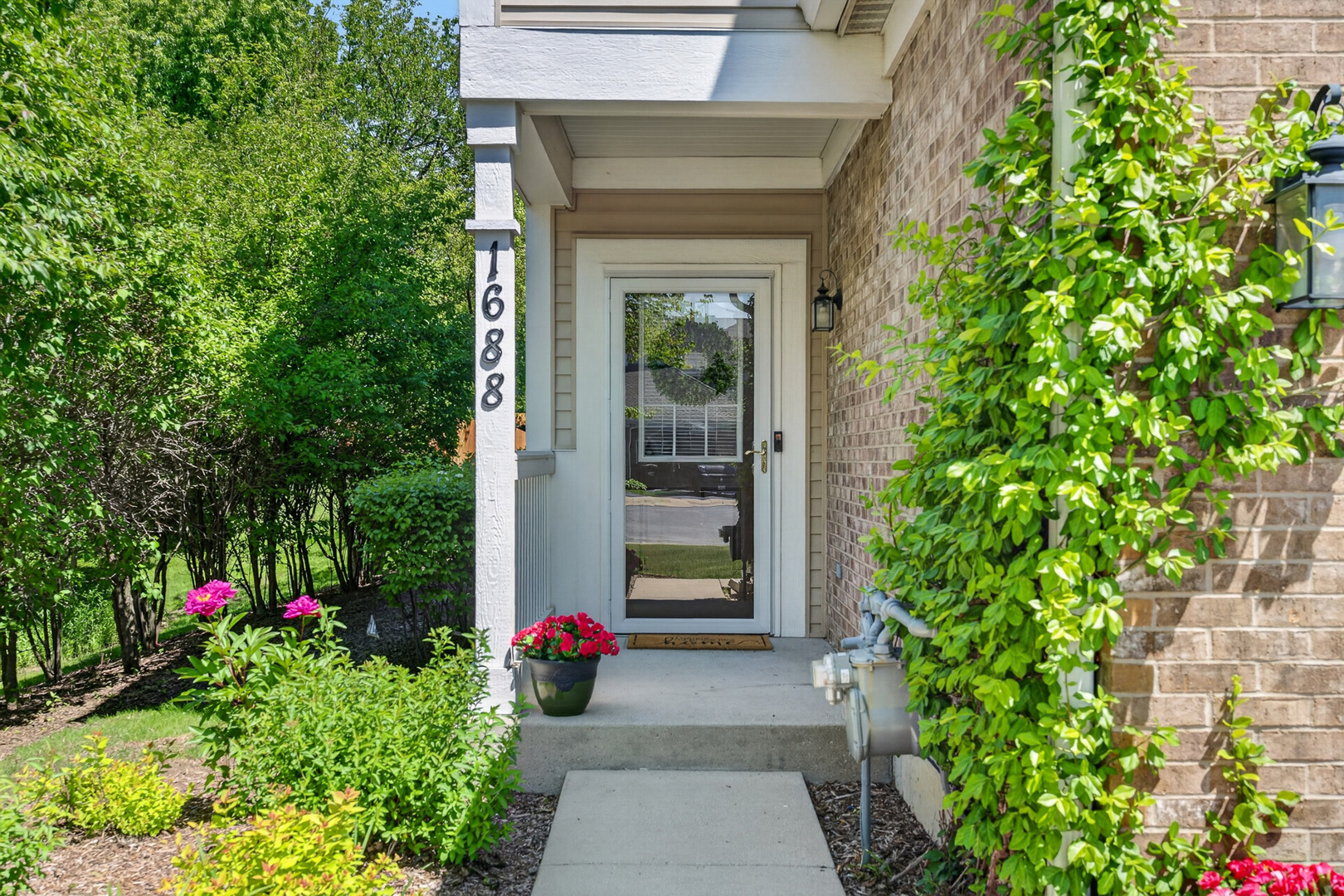 1688 Yellowstone Circle #47, Crystal Lake, IL 60014
