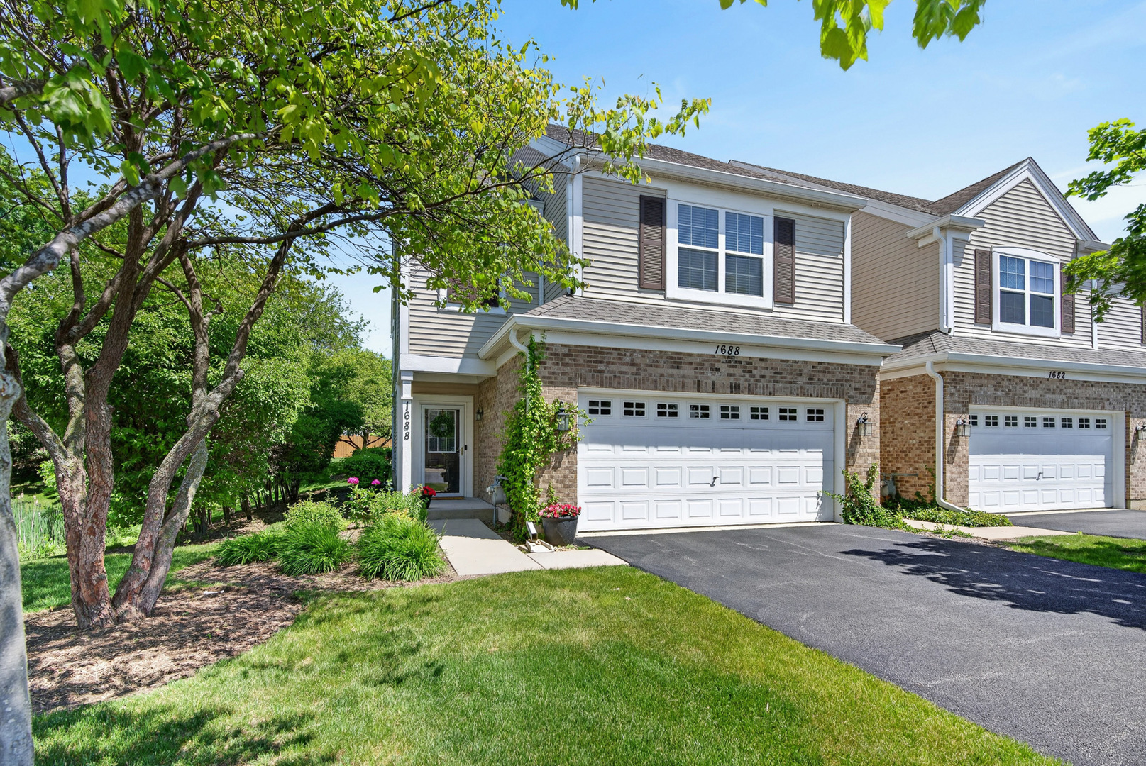 1688 Yellowstone Circle #47, Crystal Lake, IL 60014