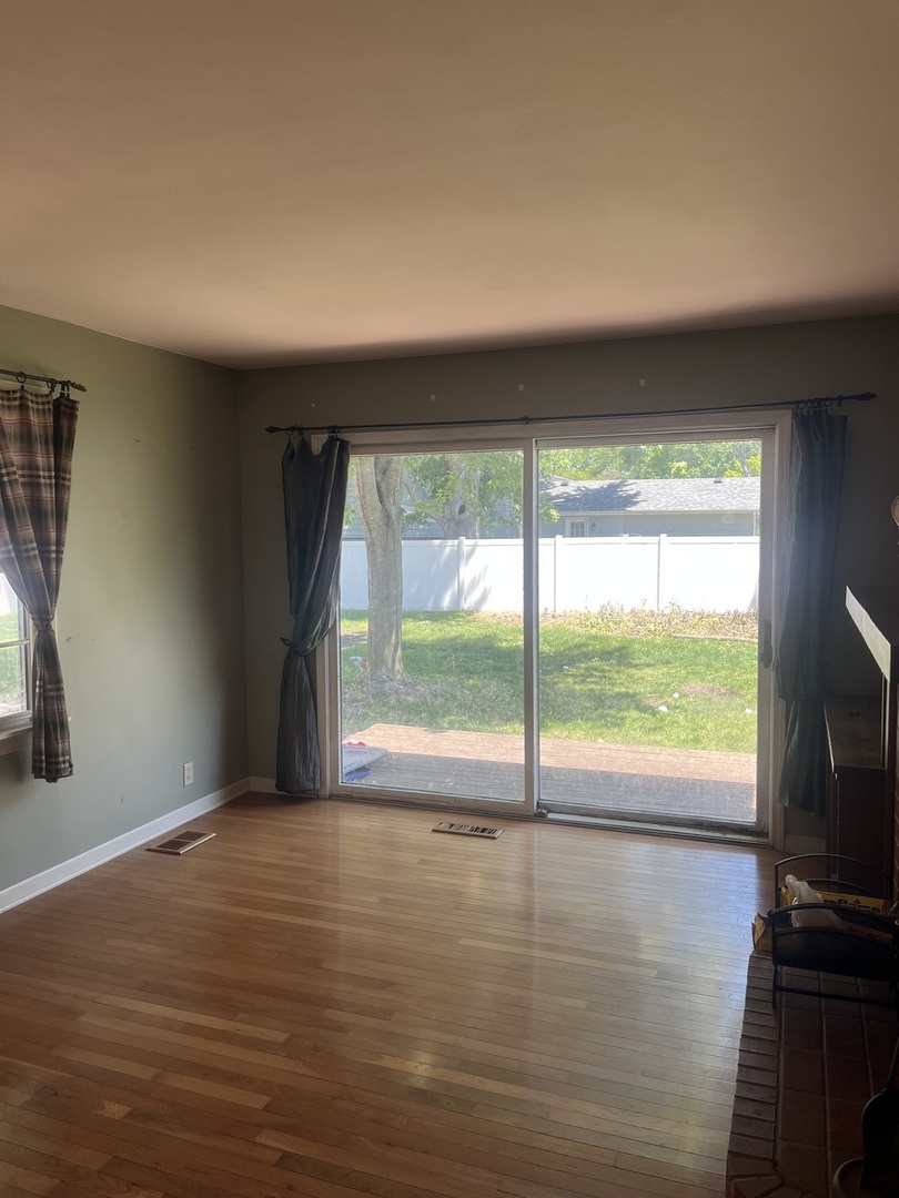 2221 Mayflower Drive, Aurora, IL 60506