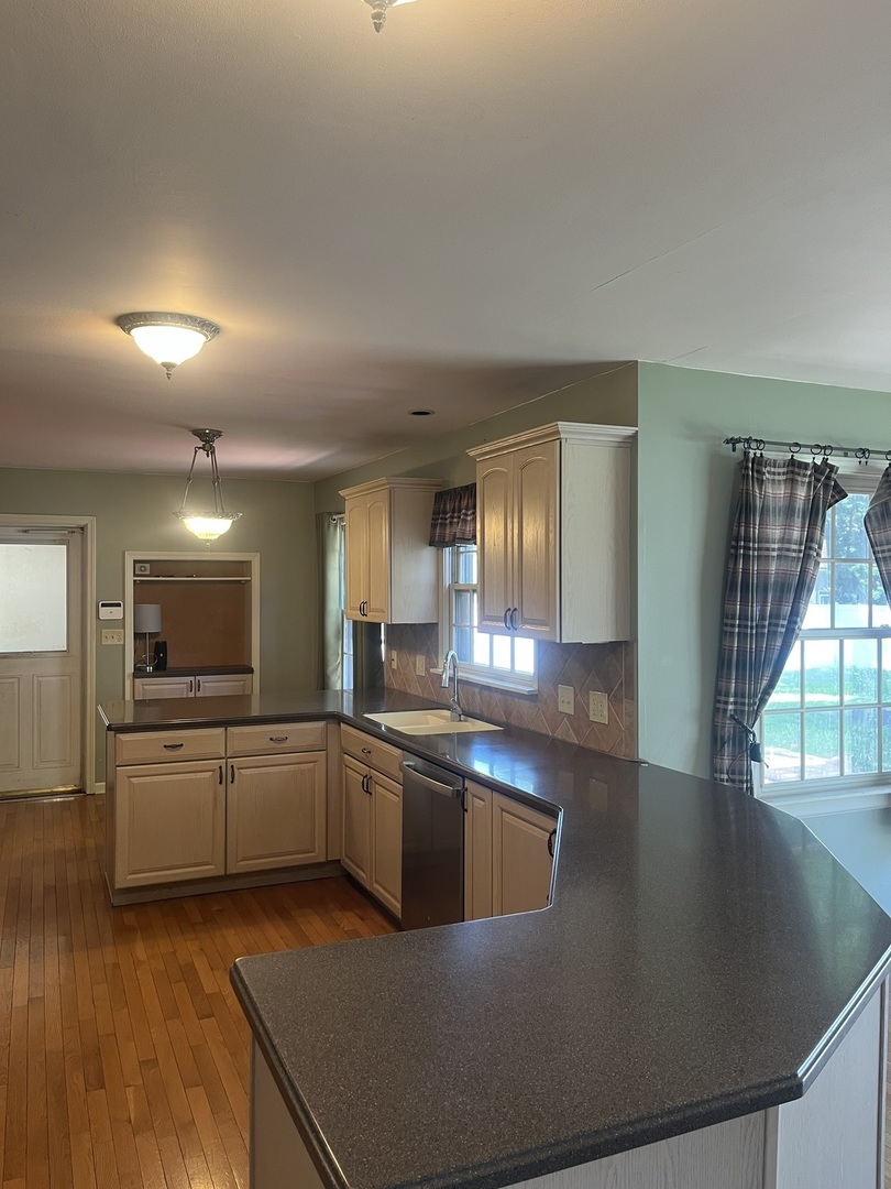 2221 Mayflower Drive, Aurora, IL 60506