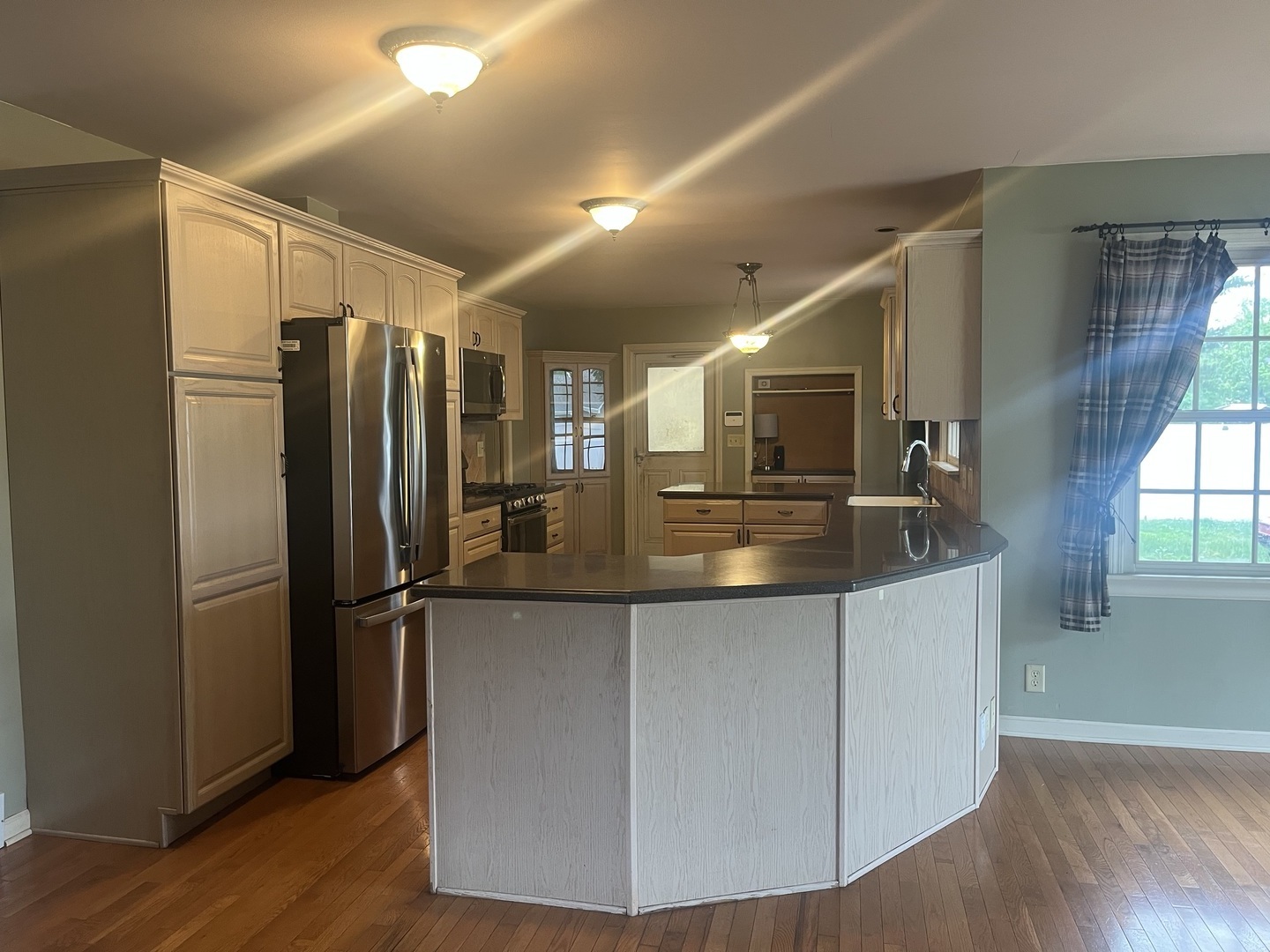 2221 Mayflower Drive, Aurora, IL 60506