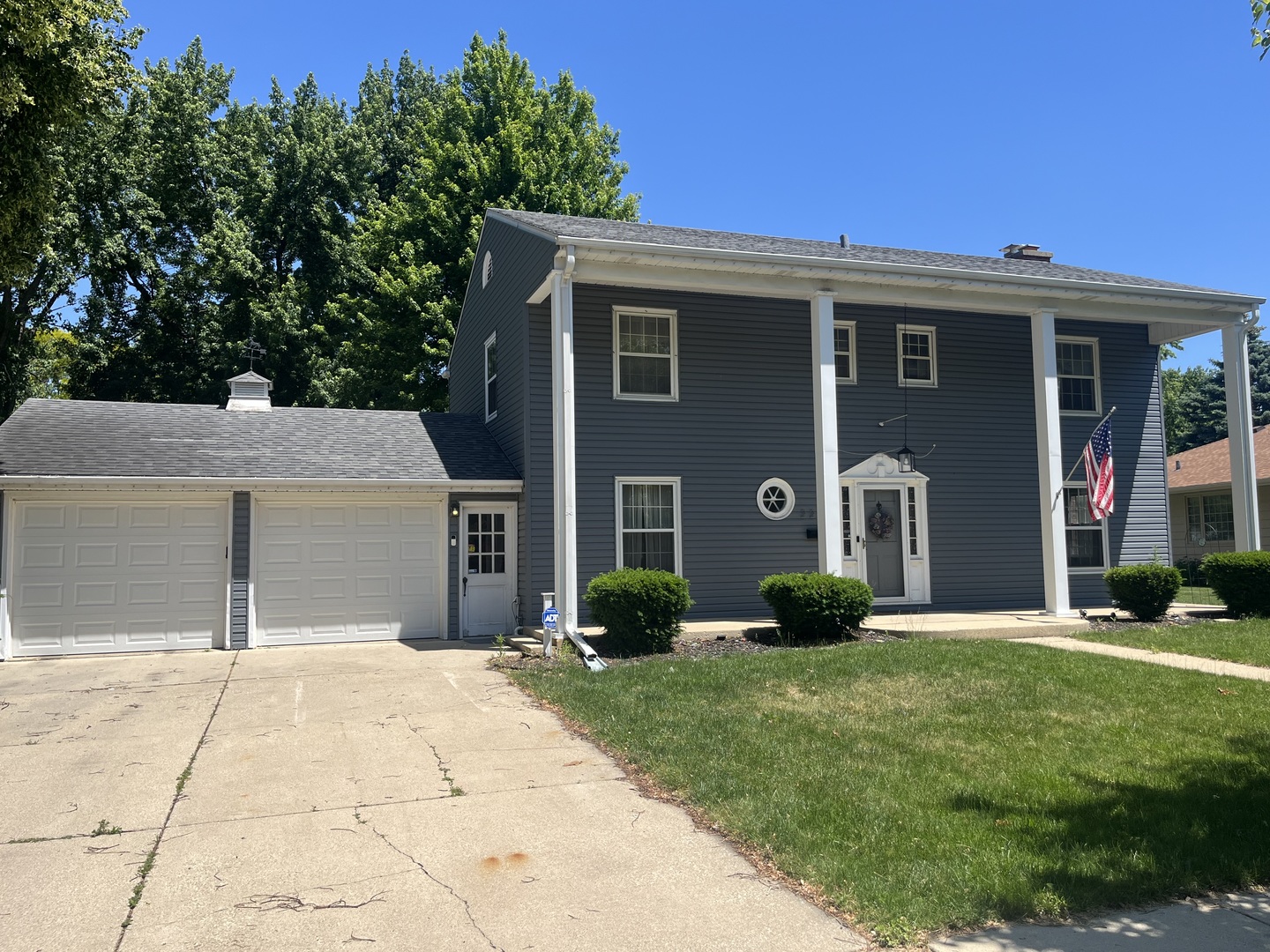 2221 Mayflower Drive, Aurora, IL 60506