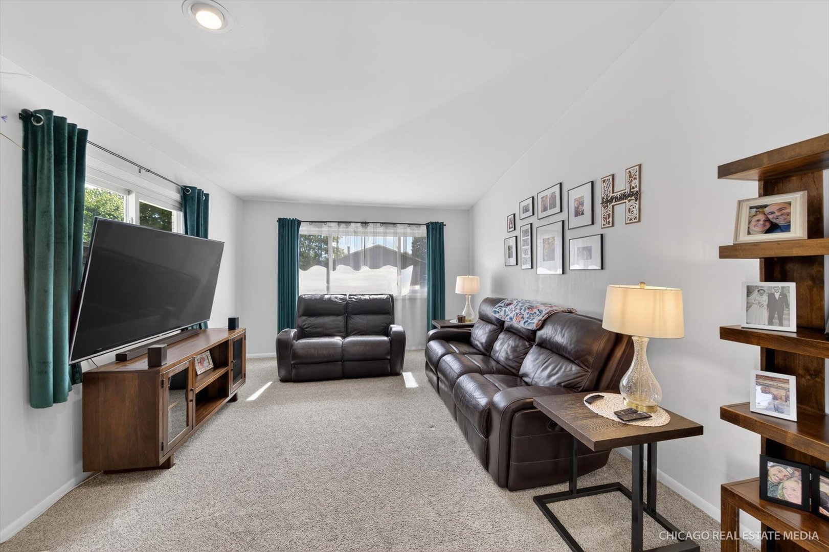 188 Paramount Drive, Wood Dale, IL 60191
