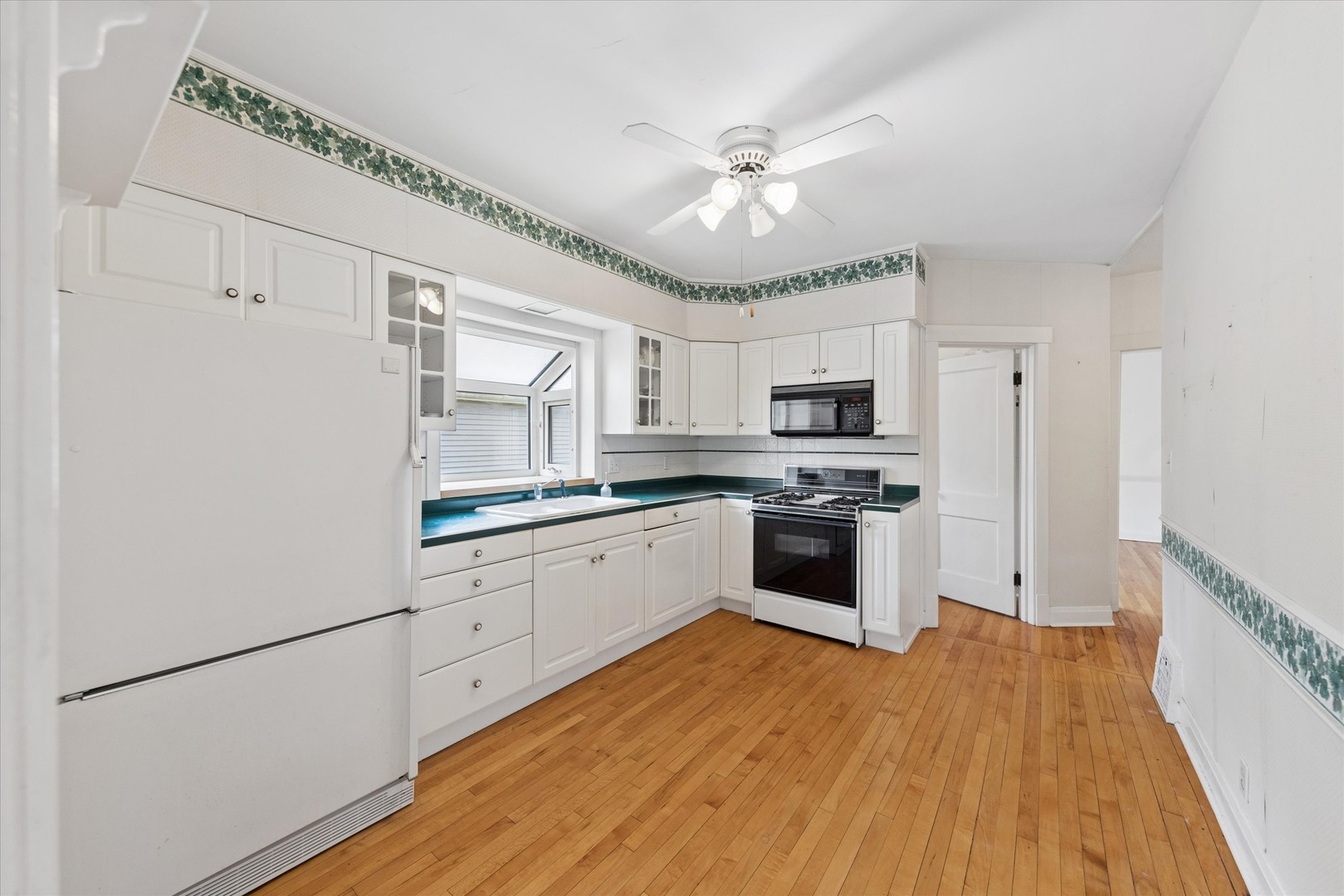 313 N Larch Avenue, Elmhurst, IL 60126