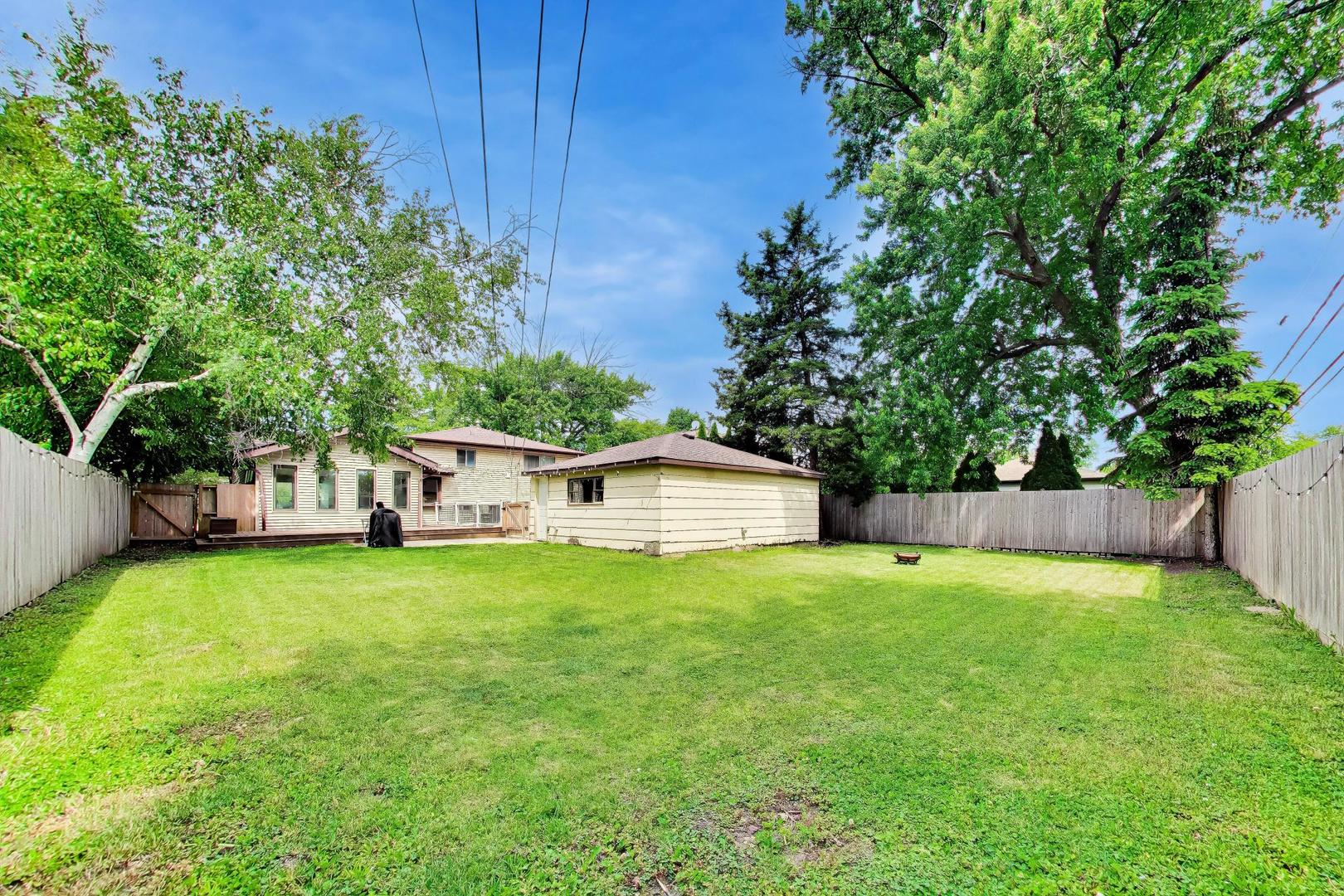 1411 N Burnng Bush Lane, Mount Prospect, IL 60056