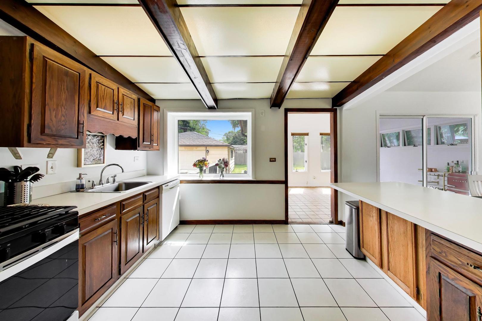 1411 N Burnng Bush Lane, Mount Prospect, IL 60056
