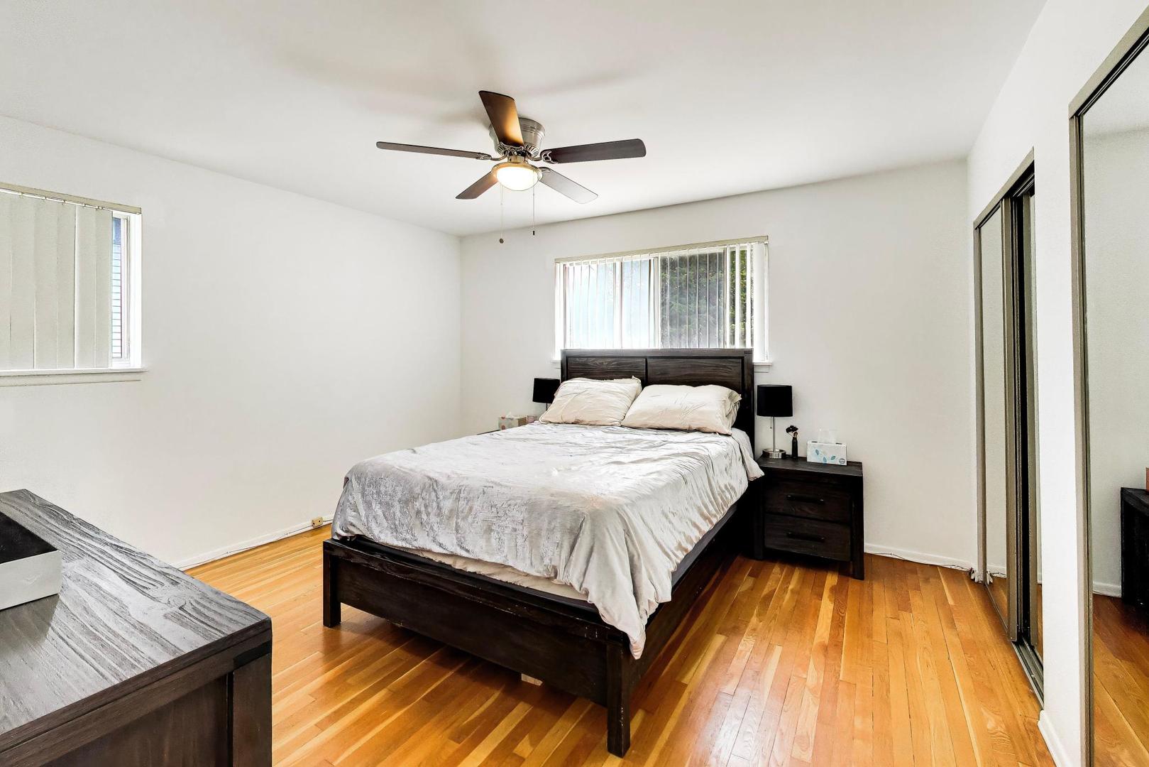 1411 N Burnng Bush Lane, Mount Prospect, IL 60056