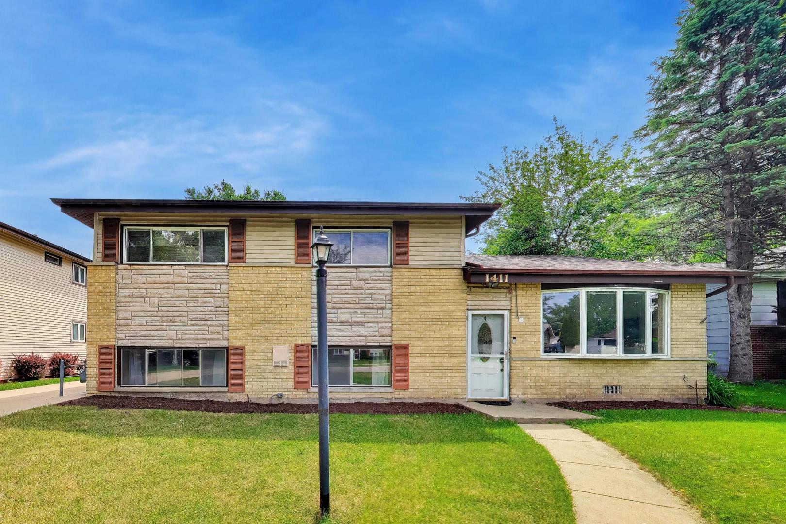 1411 N Burnng Bush Lane, Mount Prospect, IL 60056