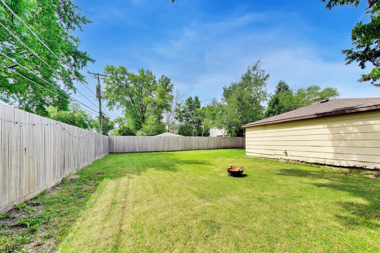 1411 N Burnng Bush Lane, Mount Prospect, IL 60056