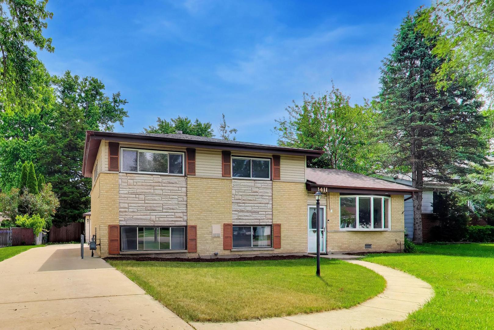1411 N Burnng Bush Lane, Mount Prospect, IL 60056