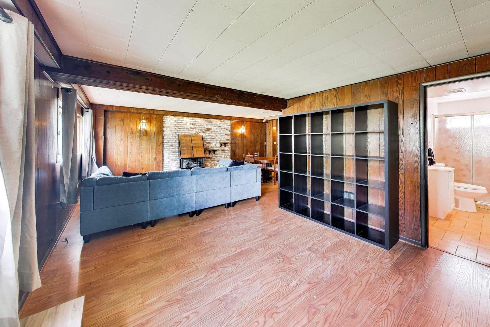 1411 N Burnng Bush Lane, Mount Prospect, IL 60056