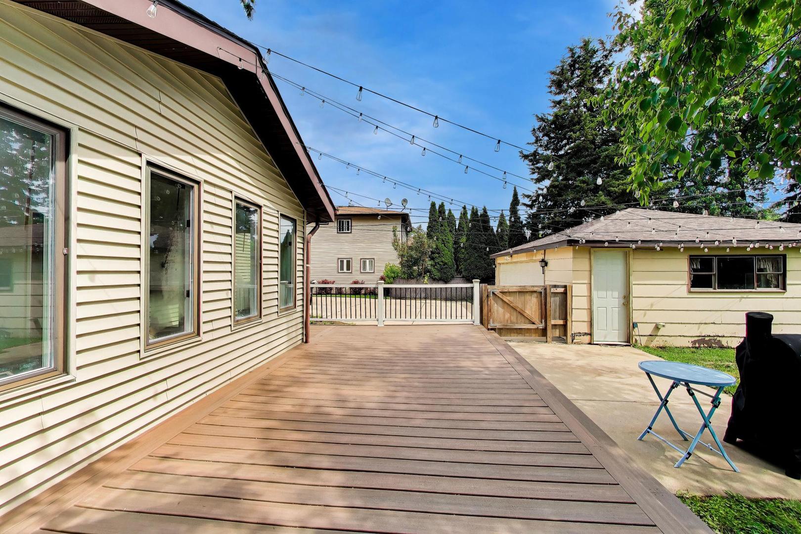 1411 N Burnng Bush Lane, Mount Prospect, IL 60056