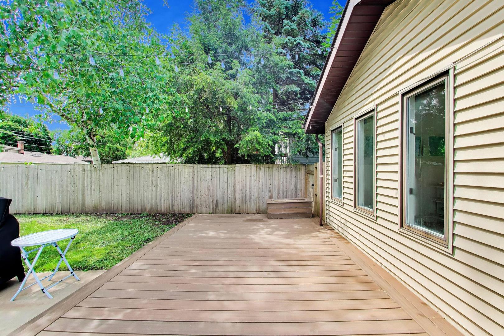 1411 N Burnng Bush Lane, Mount Prospect, IL 60056