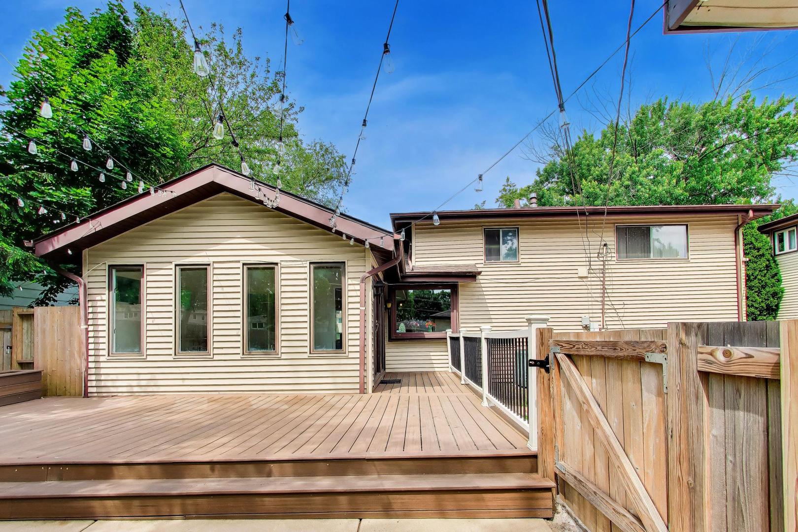 1411 N Burnng Bush Lane, Mount Prospect, IL 60056