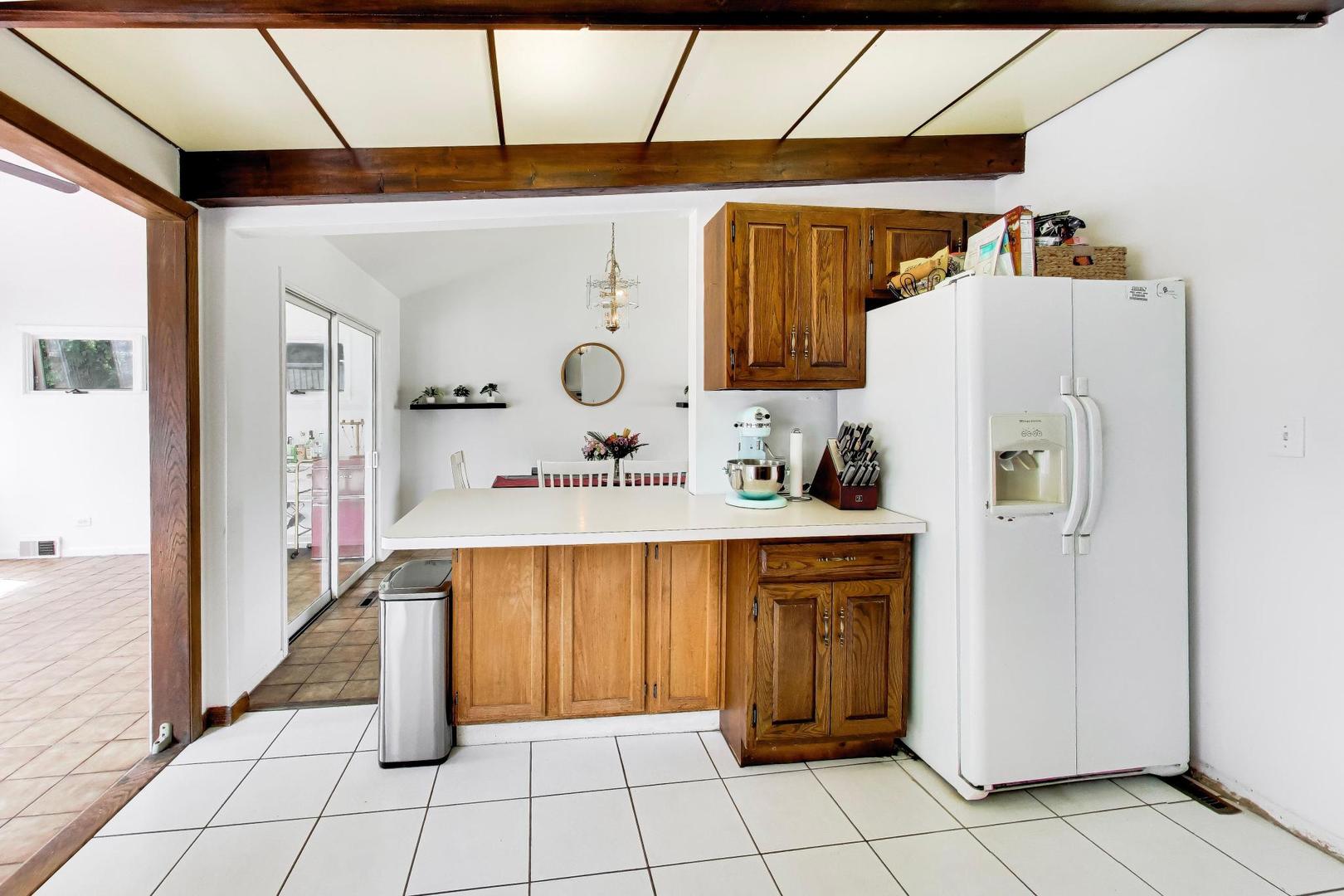 1411 N Burnng Bush Lane, Mount Prospect, IL 60056