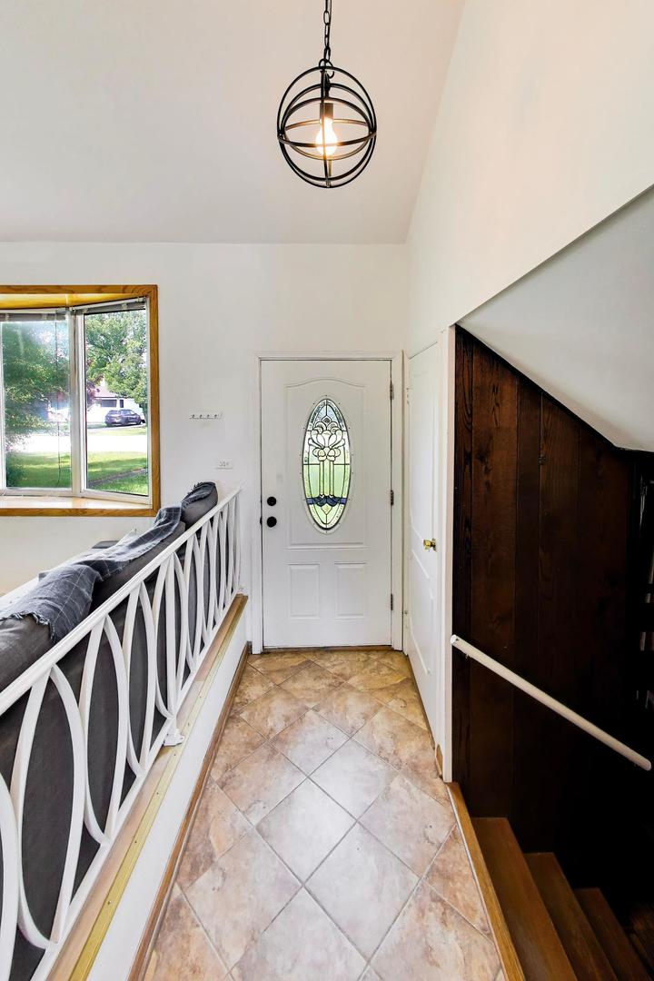 1411 N Burnng Bush Lane, Mount Prospect, IL 60056