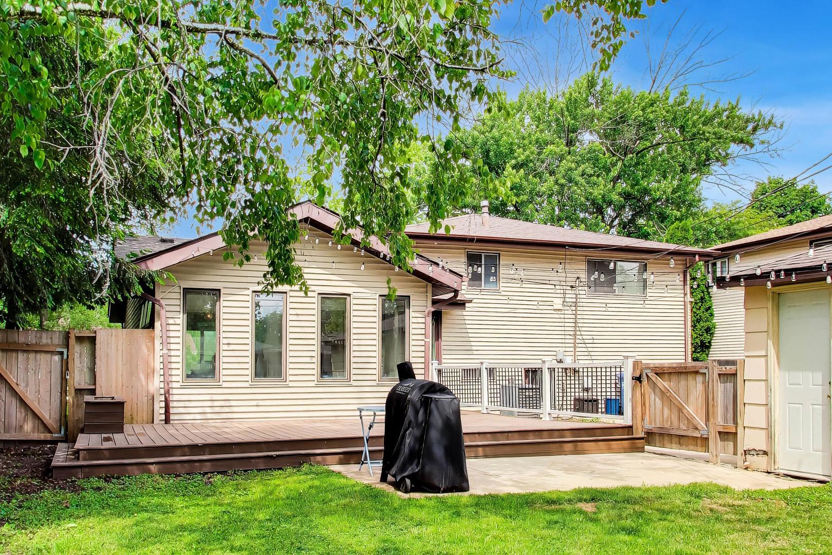1411 N Burnng Bush Lane, Mount Prospect, IL 60056