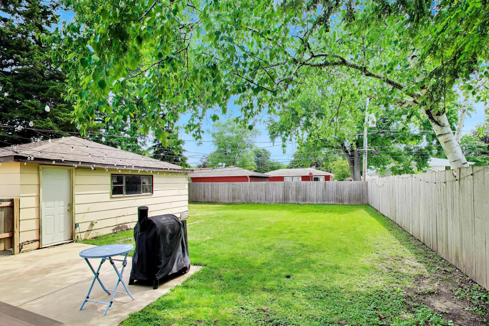 1411 N Burnng Bush Lane, Mount Prospect, IL 60056