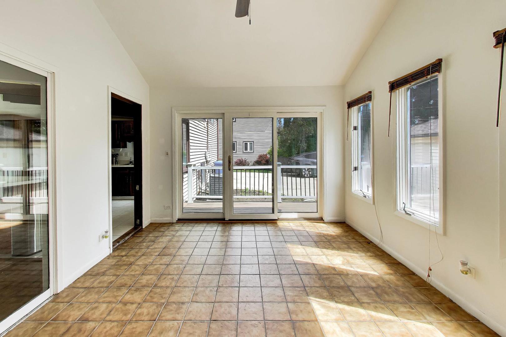 1411 N Burnng Bush Lane, Mount Prospect, IL 60056