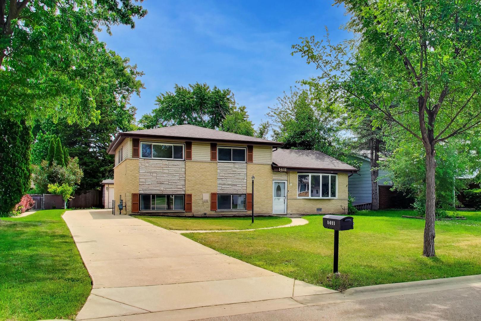 1411 N Burnng Bush Lane, Mount Prospect, IL 60056