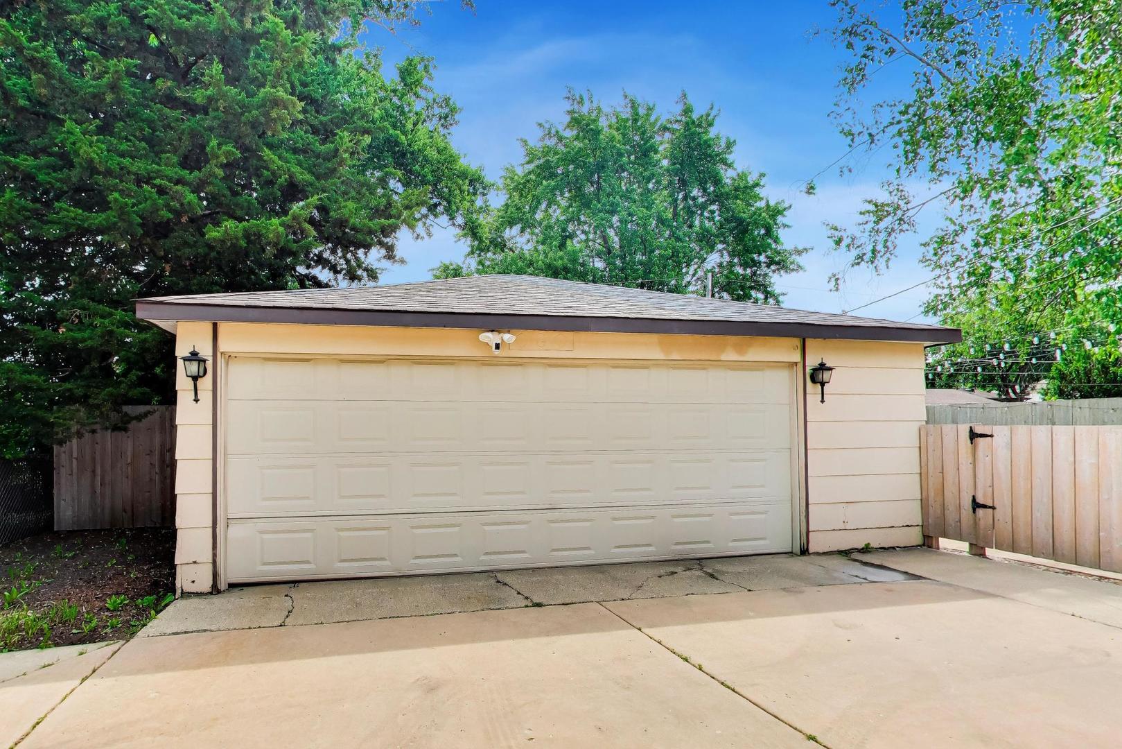 1411 N Burnng Bush Lane, Mount Prospect, IL 60056
