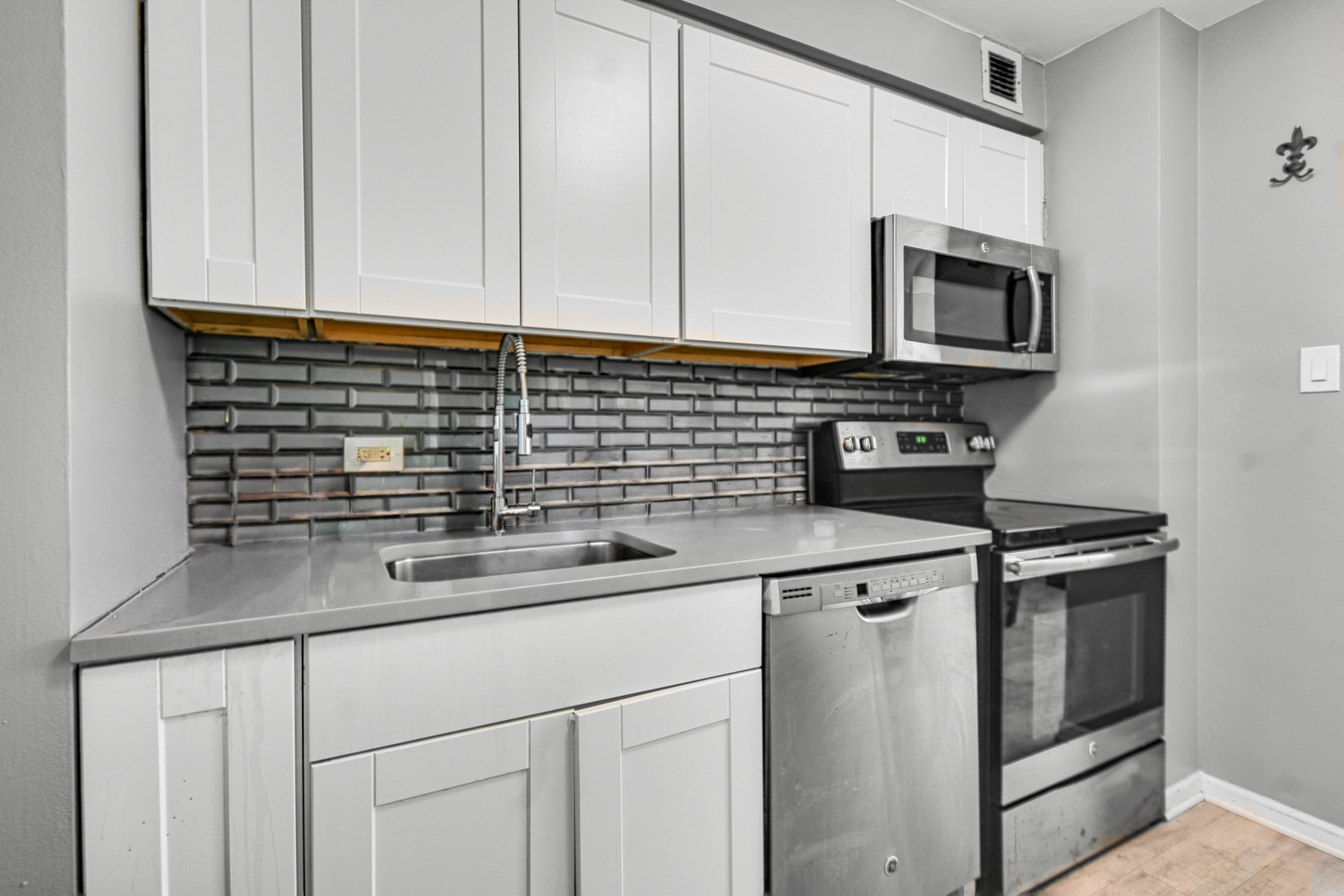 601 E 32nd Street #403, Chicago, IL 60616