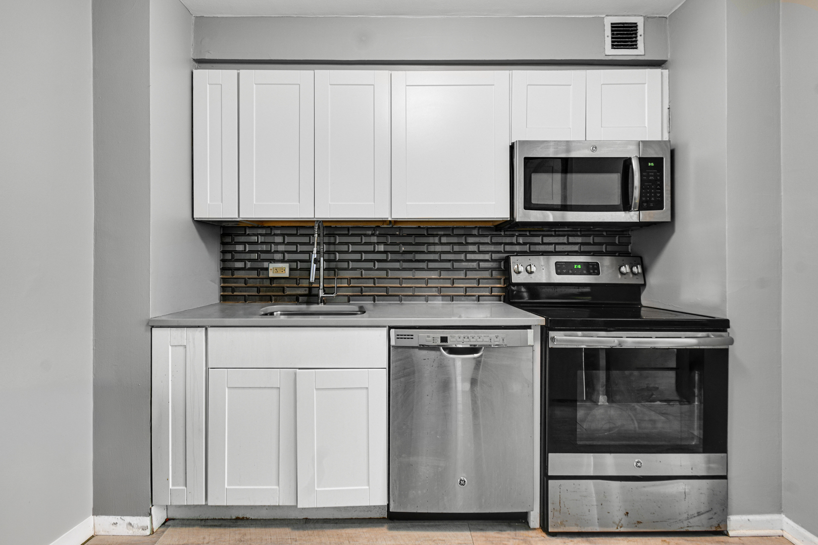 601 E 32nd Street #403, Chicago, IL 60616