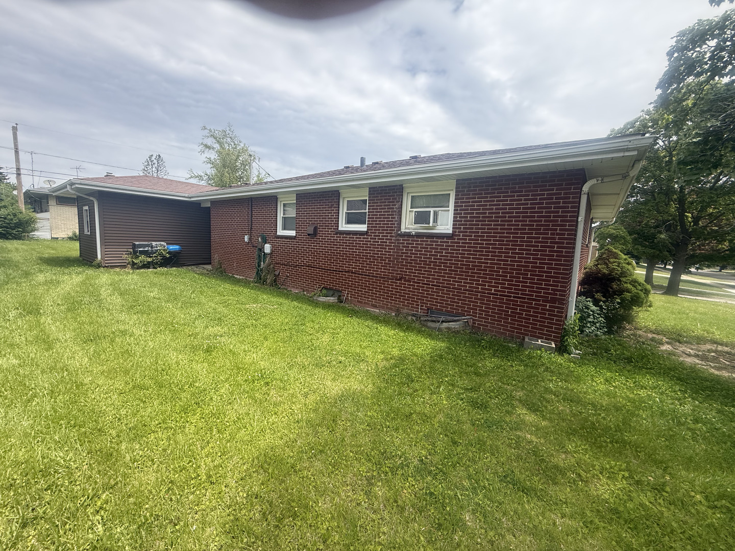 820 Cedar Avenue, Waukegan, IL 60085