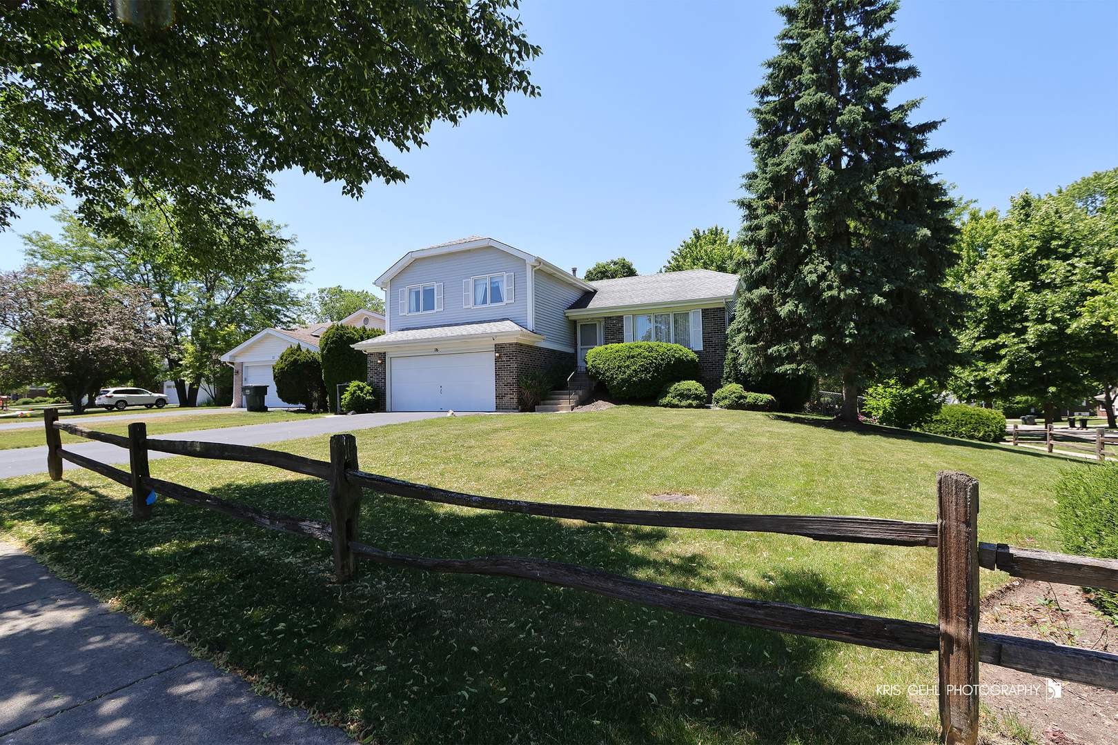 16 S Emerald Avenue, Mundelein, IL 60060