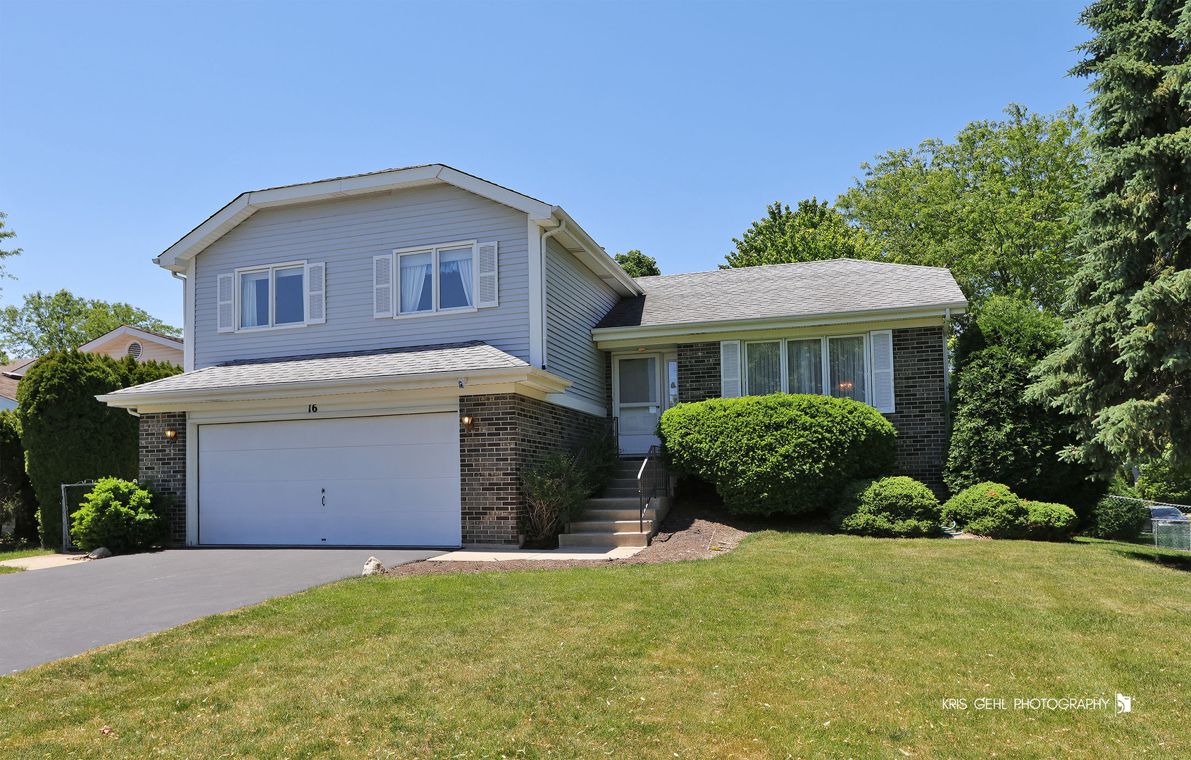 16 S Emerald Avenue, Mundelein, IL 60060