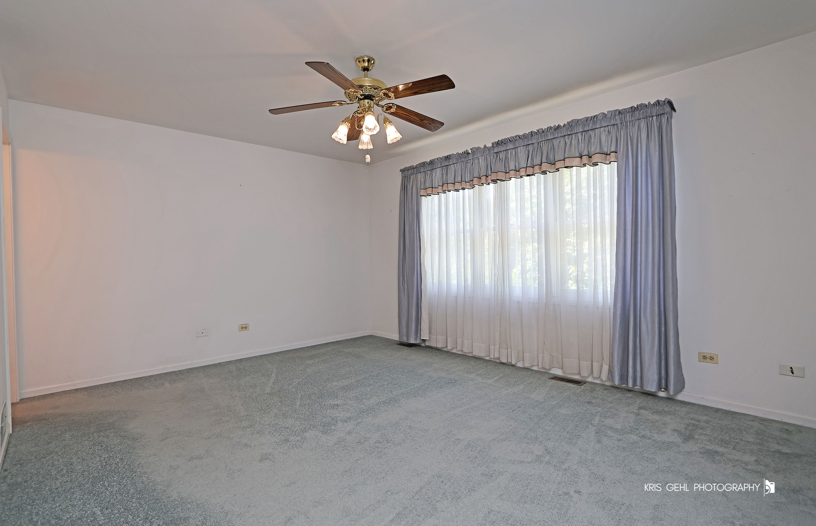 16 S Emerald Avenue, Mundelein, IL 60060