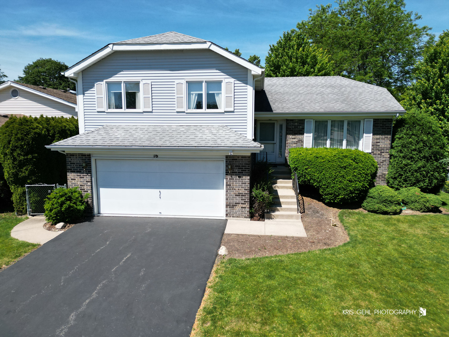 16 S Emerald Avenue, Mundelein, IL 60060
