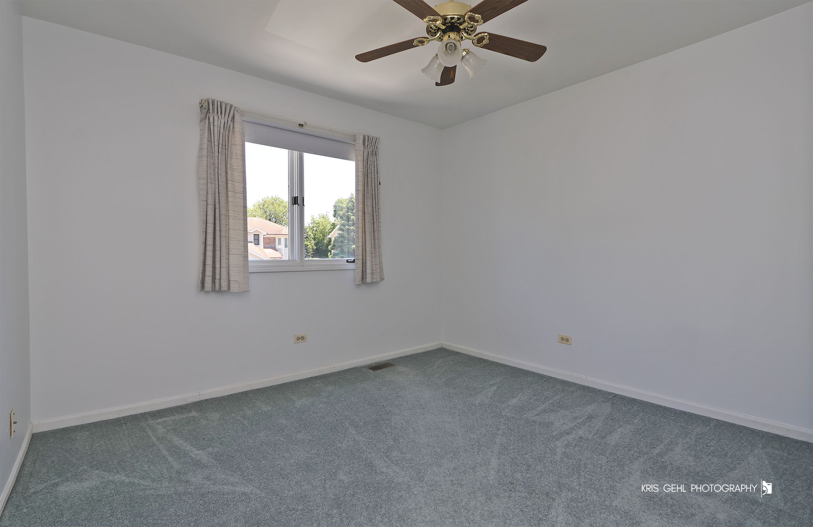 16 S Emerald Avenue, Mundelein, IL 60060