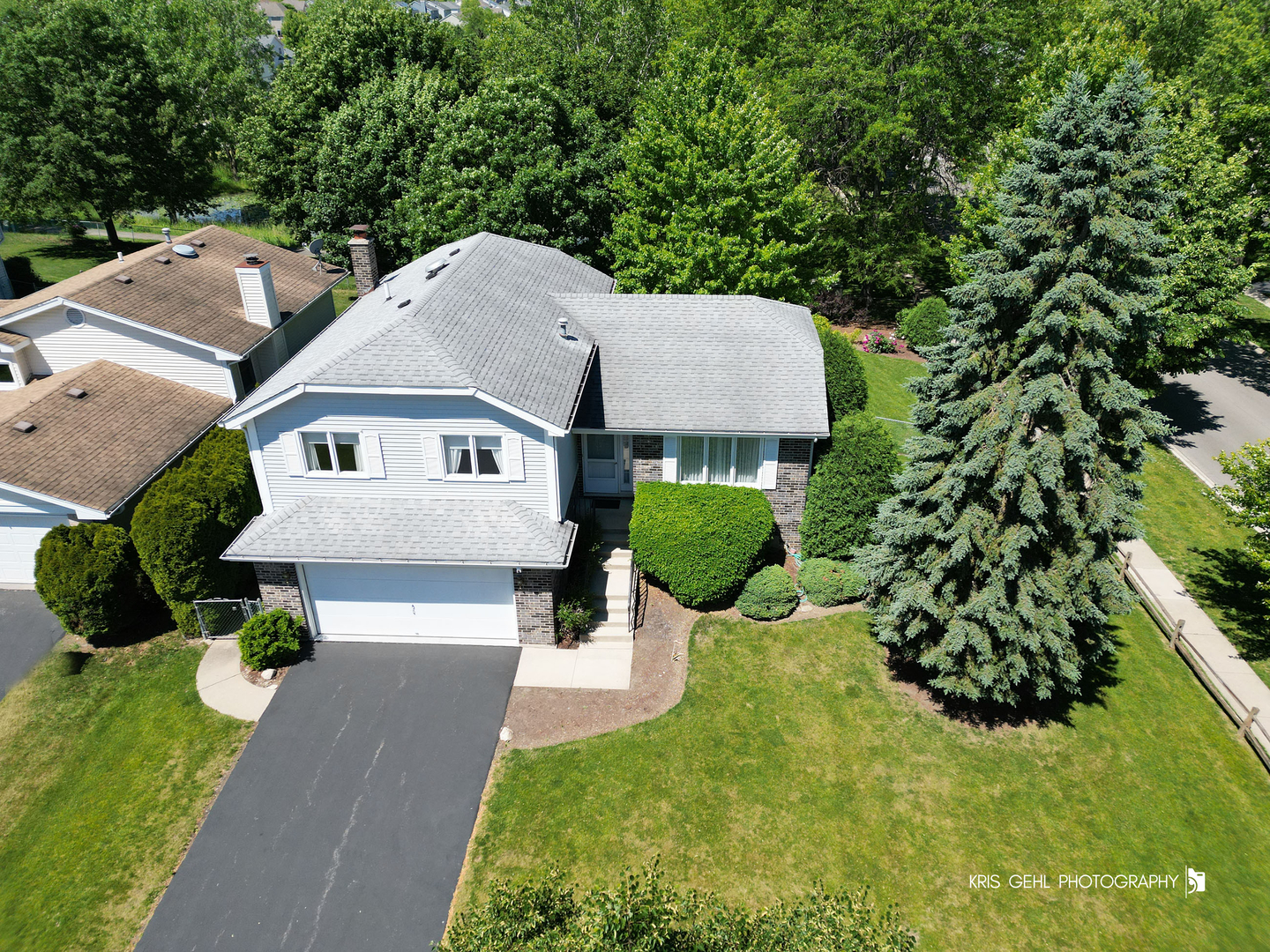 16 S Emerald Avenue, Mundelein, IL 60060