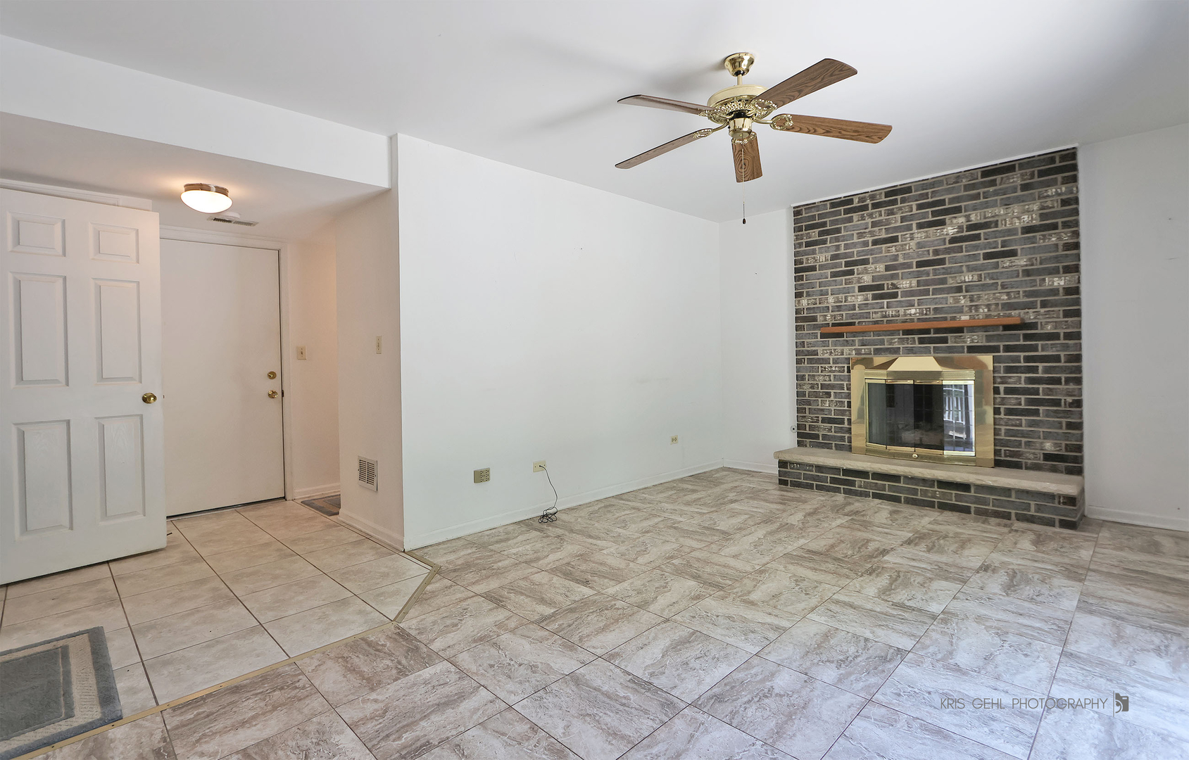 16 S Emerald Avenue, Mundelein, IL 60060