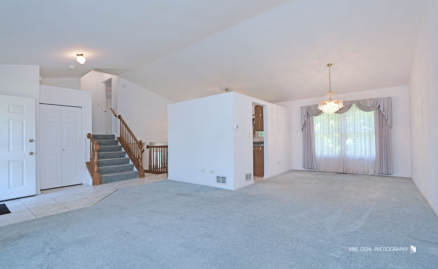 16 S Emerald Avenue, Mundelein, IL 60060