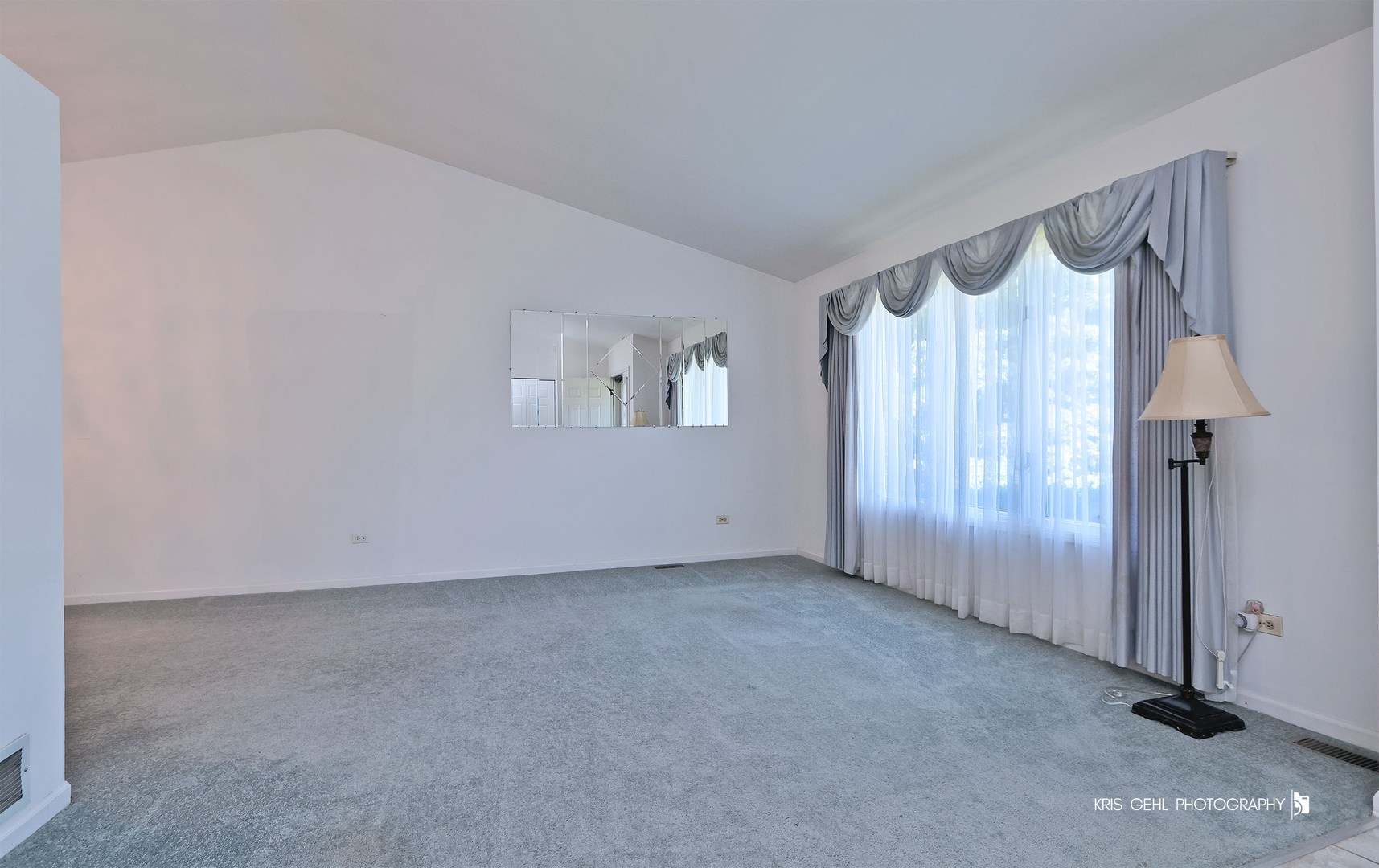 16 S Emerald Avenue, Mundelein, IL 60060