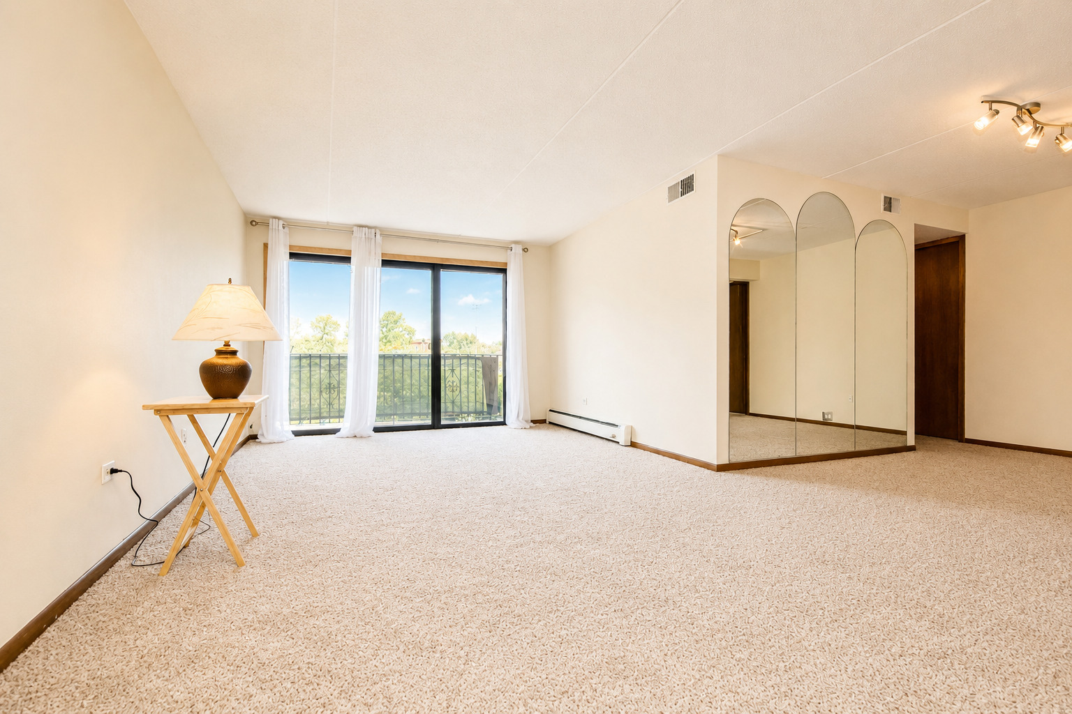 5447 W Lawrence Avenue #203, Chicago, IL 60630