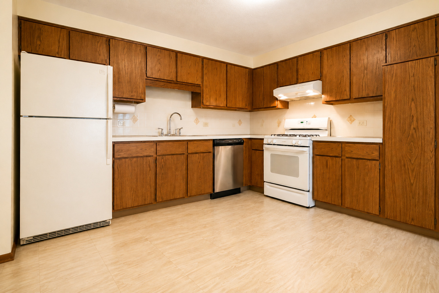 5447 W Lawrence Avenue #203, Chicago, IL 60630